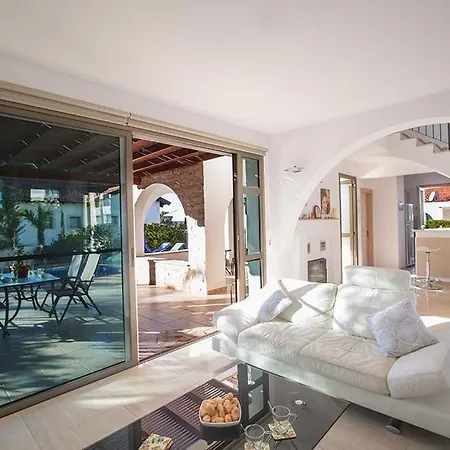 Βίλα Aloriti Dyo - Beautiful 3 Bedroom Ayia Thekla With Private Pool - Close To The Beach *