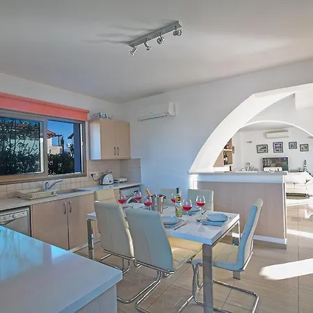 Aloriti Dyo - Beautiful 3 Bedroom Ayia Thekla With Private Pool - Close To The Beach