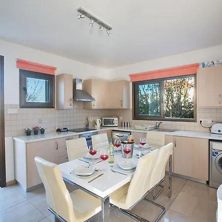 Aloriti Dyo - Beautiful 3 Bedroom Ayia Thekla With Private Pool - Close To The Beach *